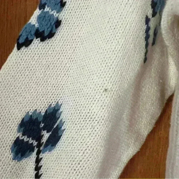 Vintage Hand Embroidered Jones New York floral cardigan S - Picture 5 of 7